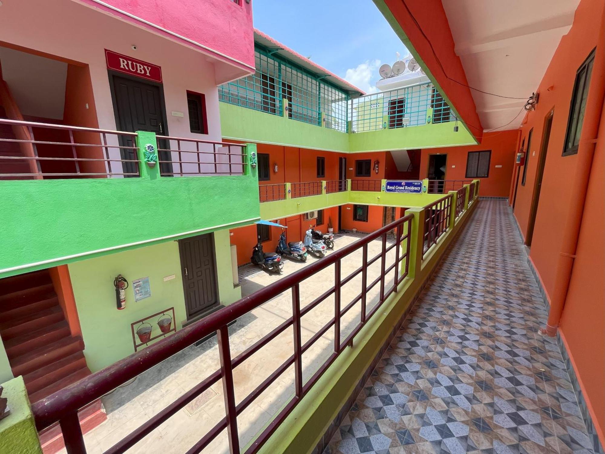 Royal Grand Residency Pondicherry Exterior foto
